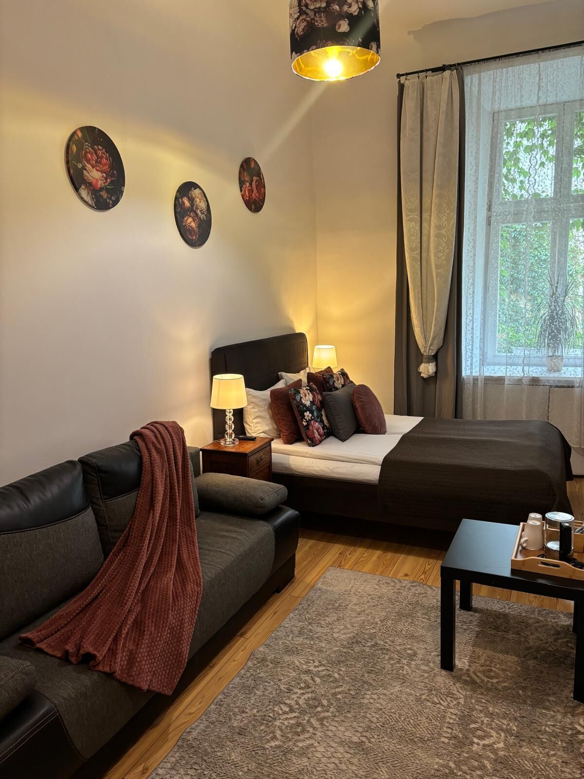 Standaard tweepersoonskamer, aan de binnenplaats | Luxe beddengoed, een bureau, een strijkplank/strijkijzer, babybedden