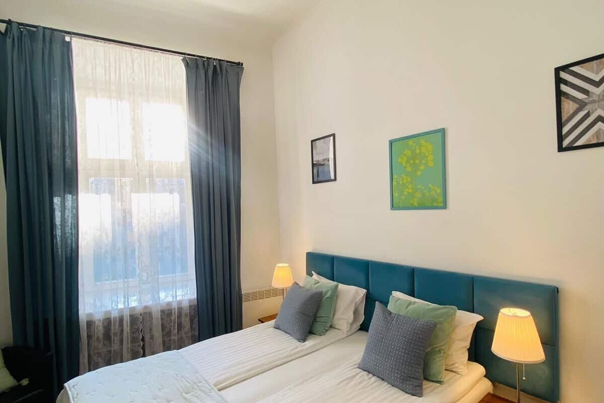 Phòng đôi hoặc 2 giường đơn Tiêu chuẩn, quang cảnh thành phố | Bộ đồ giường cao cấp, bàn, bàn ủi/dụng cụ ủi quần áo