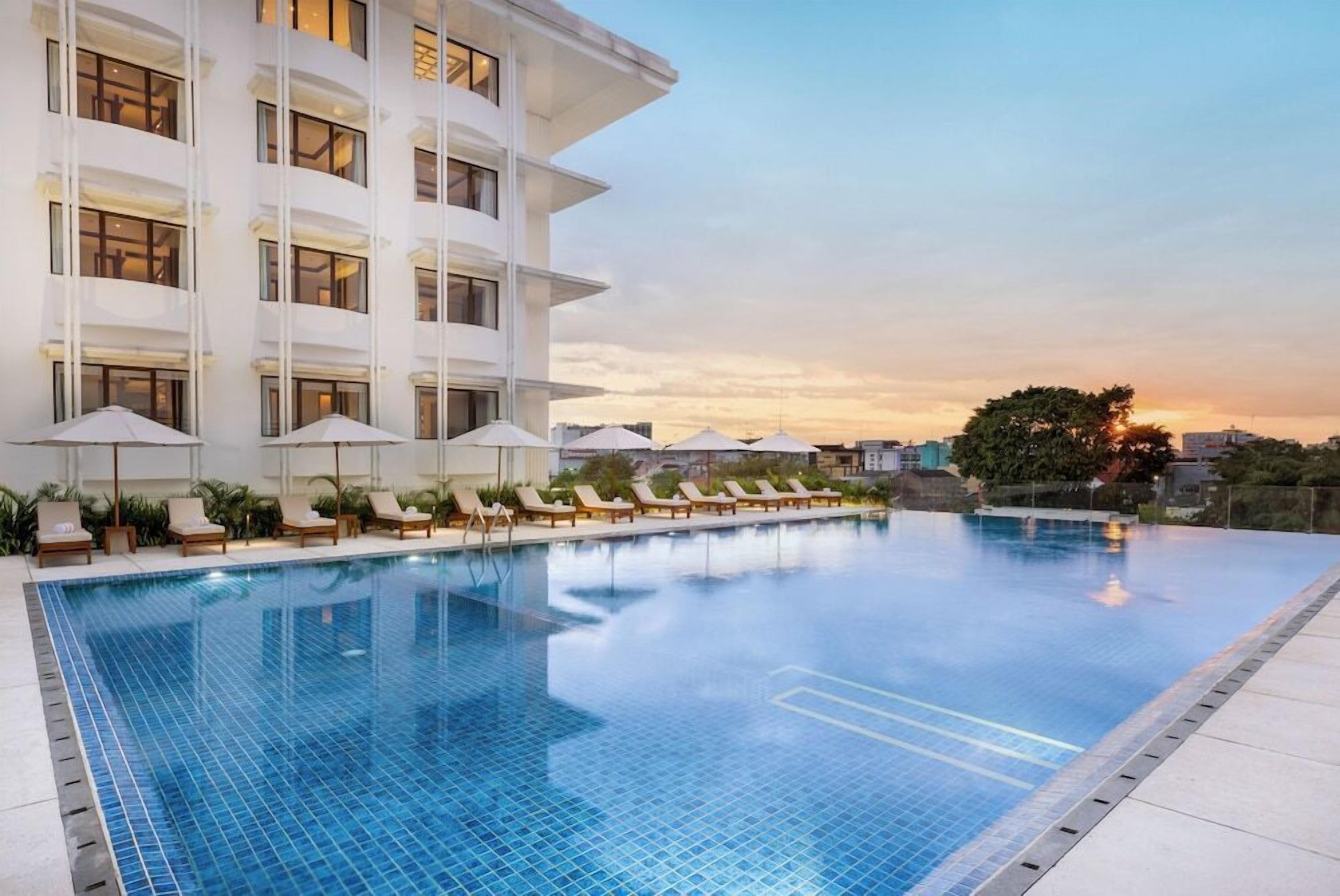 Indoor pool, outdoor pool