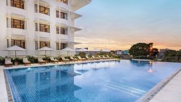 Indoor pool, outdoor pool