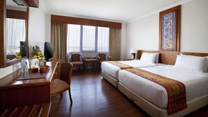 Premium bedding, desk, WiFi (free) - Grand Inna Malioboro Yogyakarta (Yogyakarta)