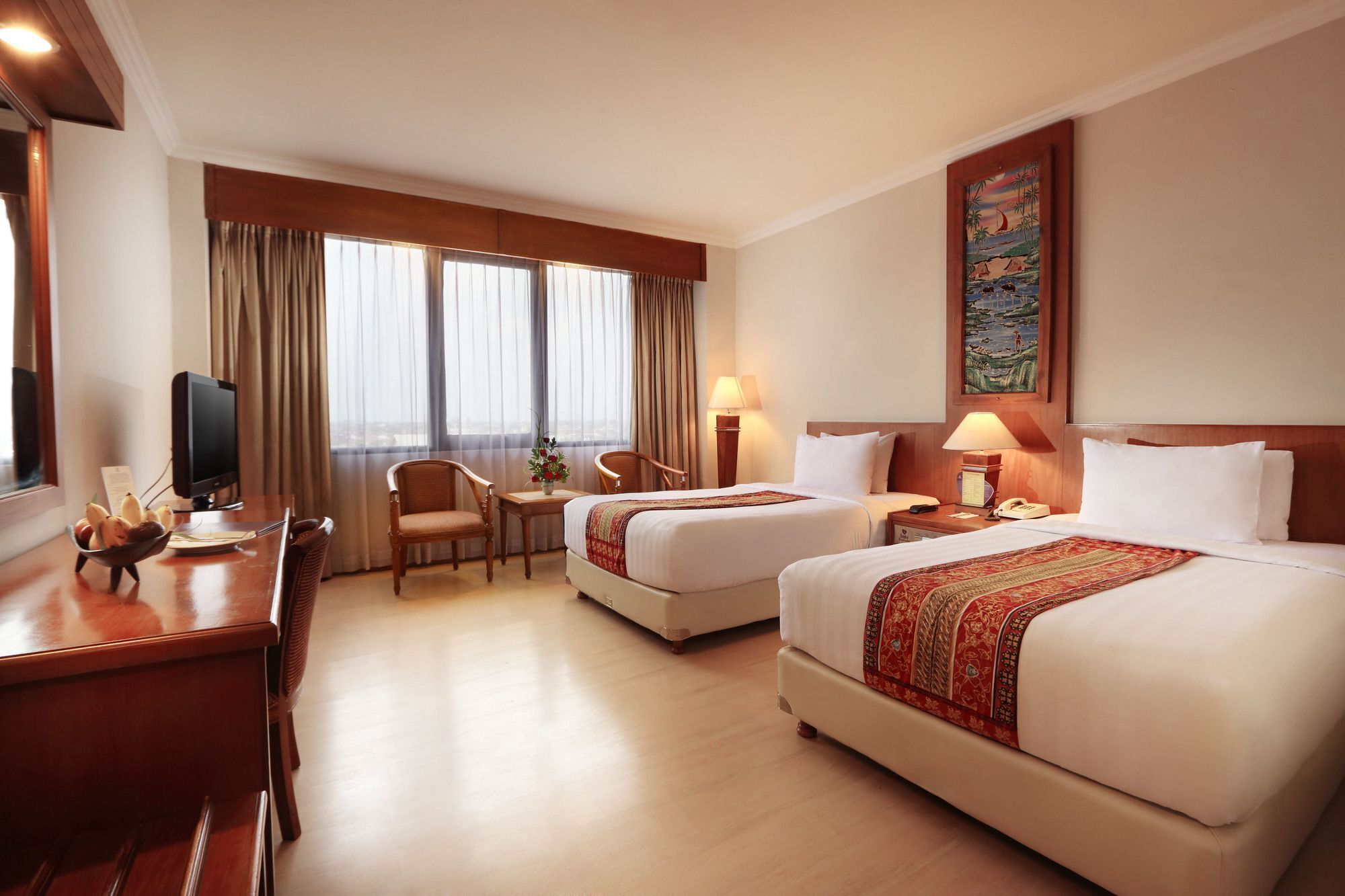 Premium bedding, desk, free WiFi