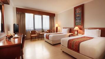 Premium bedding, desk, free WiFi