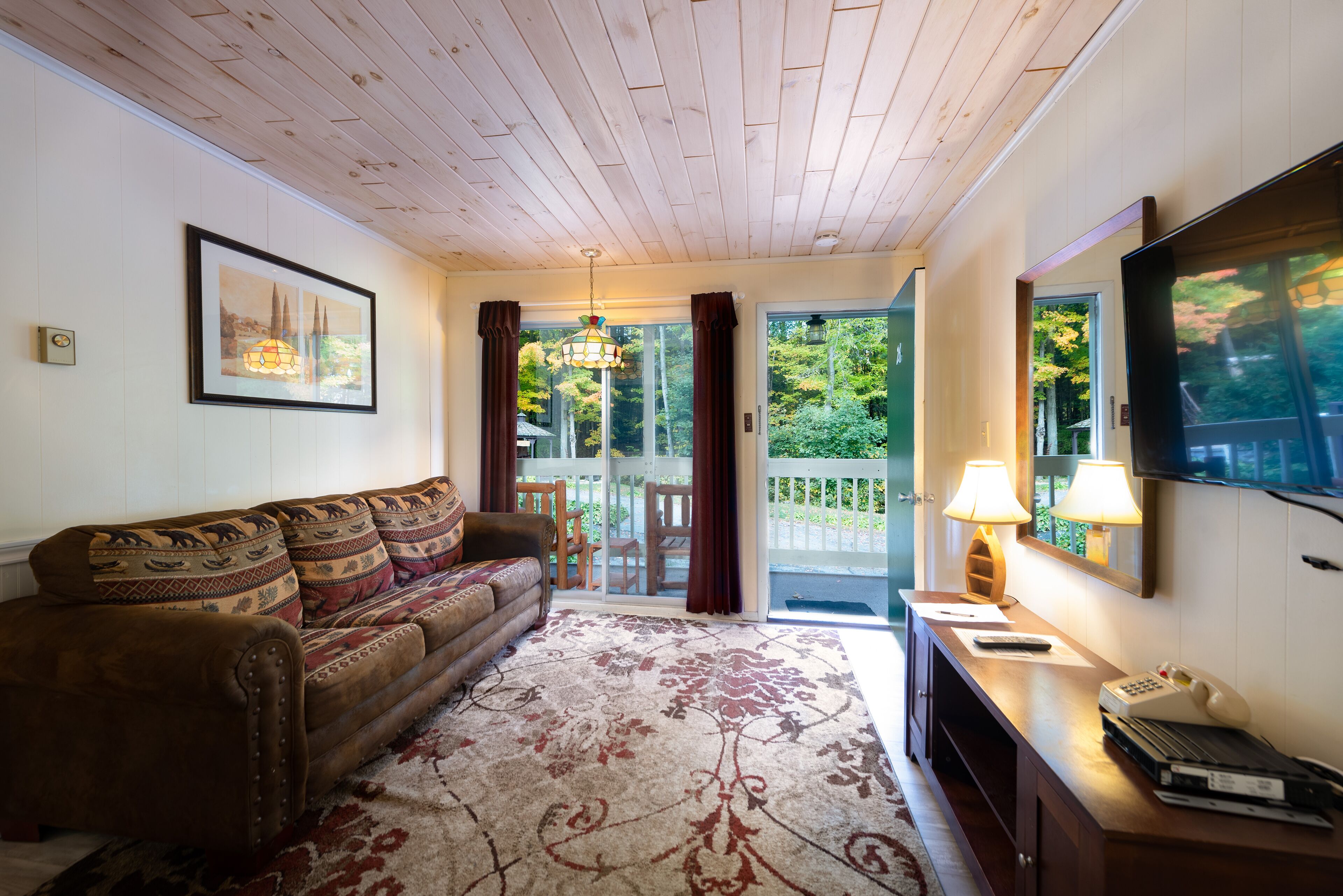 standard suite, 2 bedrooms, kitchenette, lakeside | living room | 43-inch flat-screen tv with cable channels