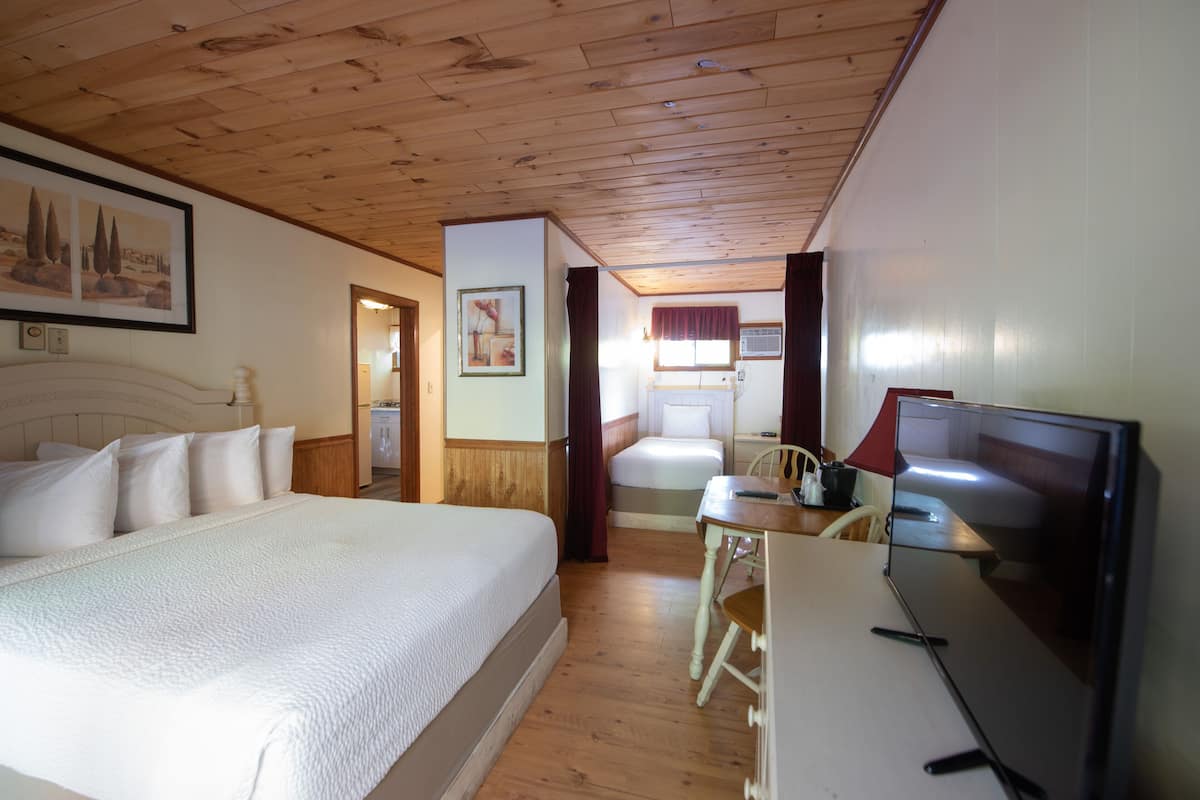 Studio Unit with Kitchenette | 1 bedroom, iron/ironing board, free WiFi, bed sheets
