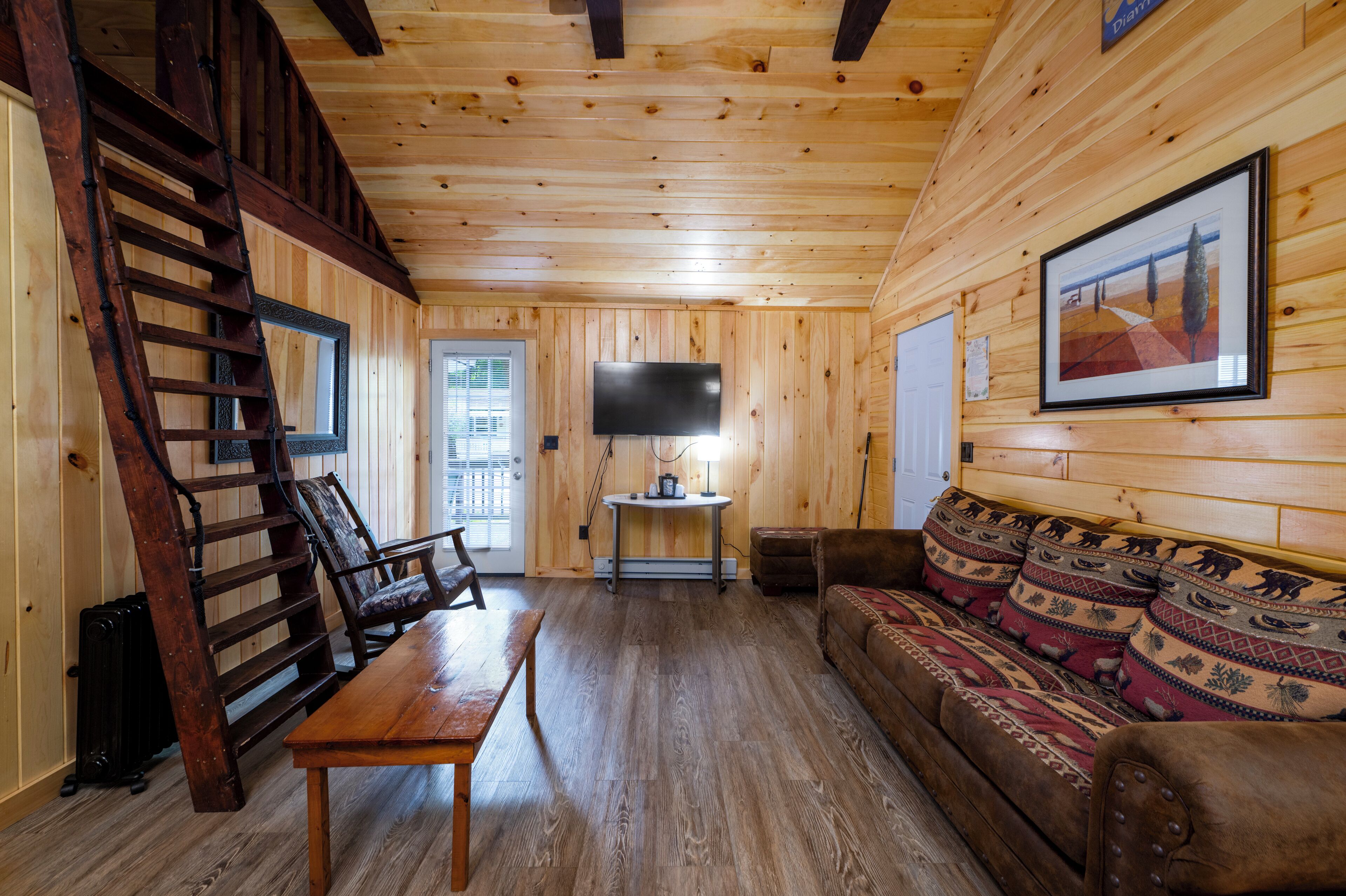 cottage, 1 bedroom, kitchen | living area | 43-inch flat-screen tv with cable channels