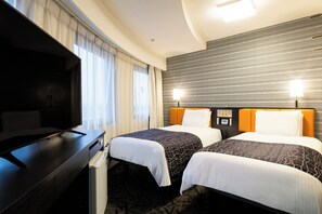 Escritorio, cortinas blackout, wifi gratis y ropa de cama 