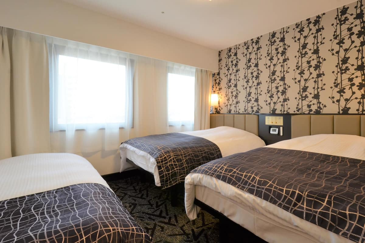 Desk, blackout drapes, free WiFi, bed sheets
