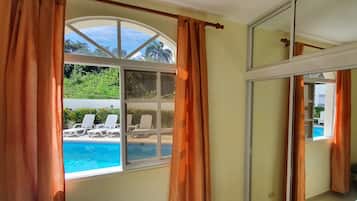 คอมฟอร์ทอพาร์ทเมนท์, 1 ห้องนอน, ห้องครัว, ริมชายหาด (with Air Conditioning ) | 1 ห้องนอน, โต๊ะทำงาน, เตารีด/โต๊ะรีดผ้า, Wi-Fi ฟรี