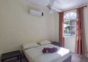 Apartamento conforto, 1 quarto, cozinha, ao lado da praia (with Air Conditioning ) | Vista do quarto