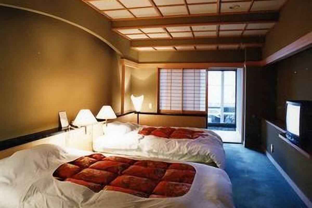Premium bedding, in-room safe, desk, free WiFi
