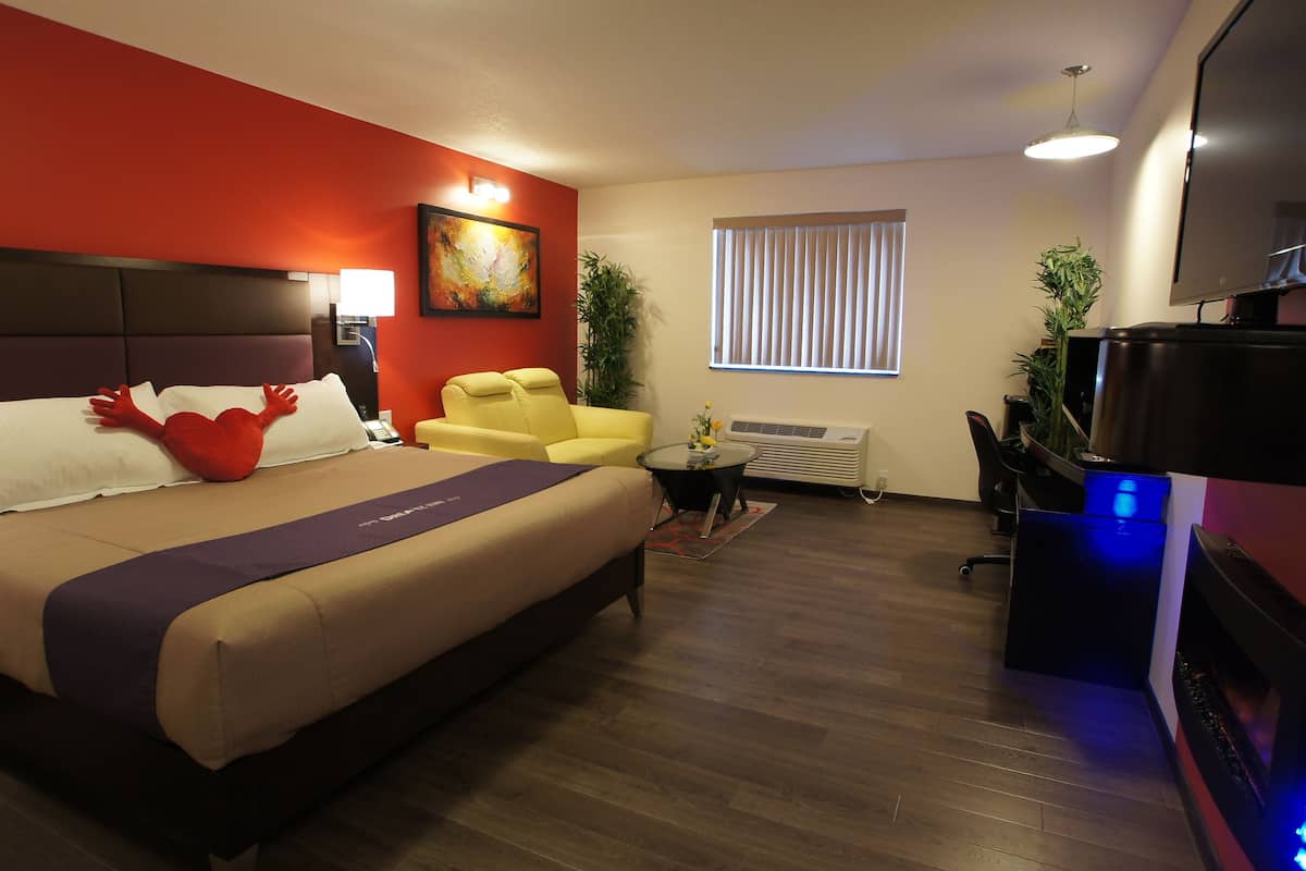 king bed jacuzzi premium suite | 1 bedroom, egyptian cotton sheets, premium bedding, down duvets