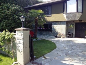 Front of property - The Stone Hedge B&B (Richmond)