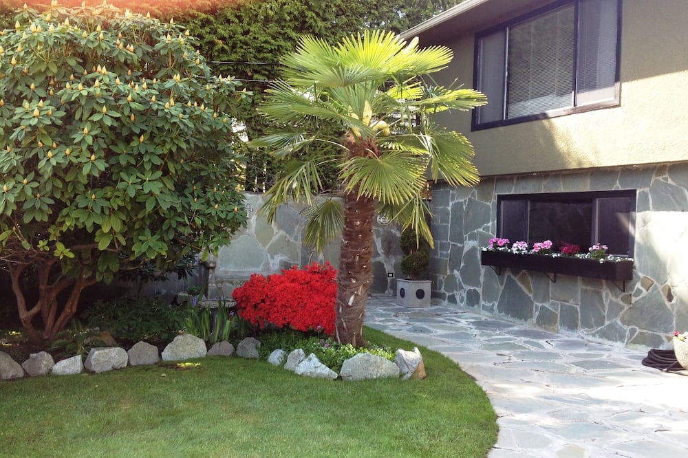 The Stone Hedge B&B
