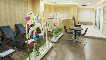 Mandi tangas / hammam, perkhidmatan urut
