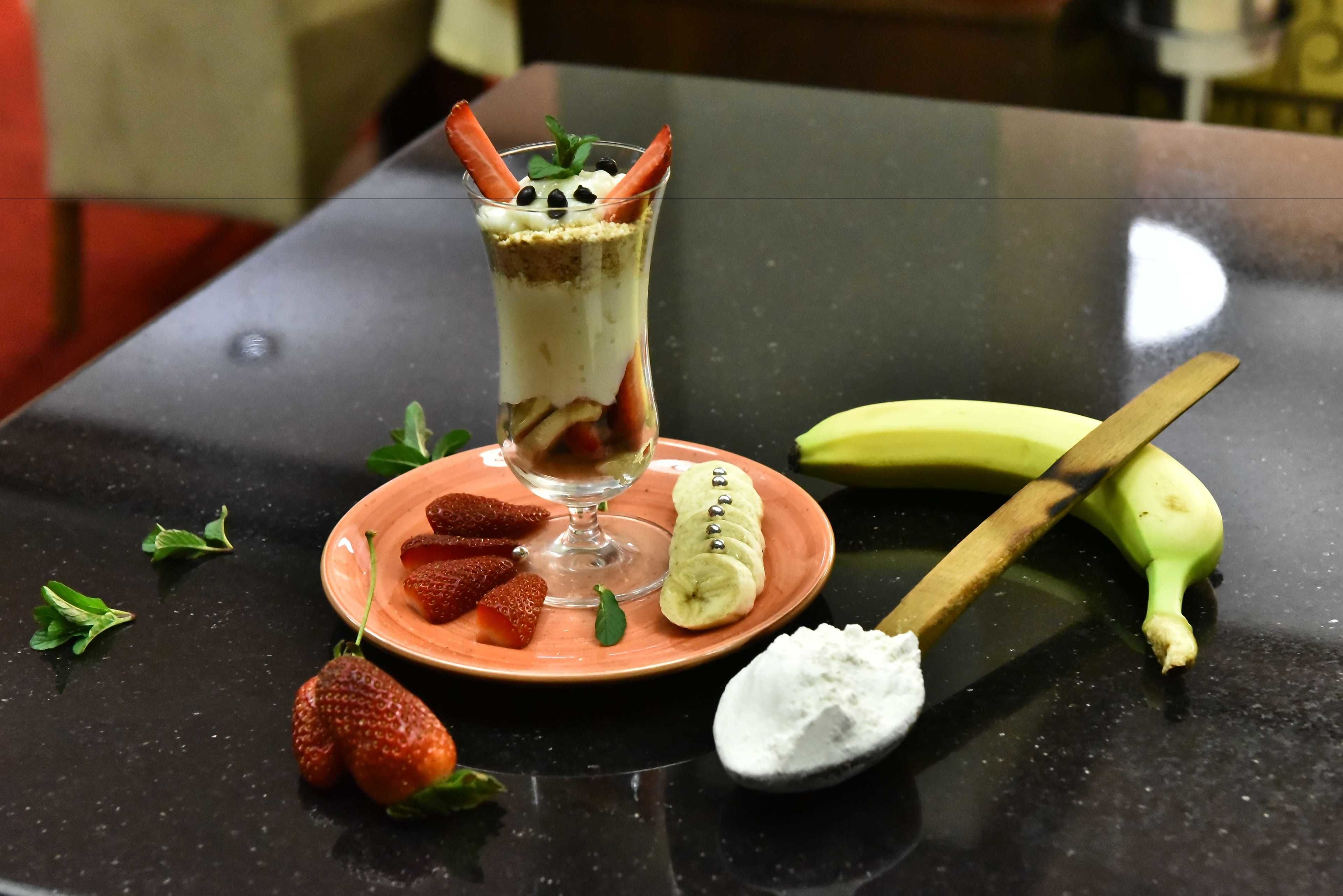 breakfast, lunch, dinner served; international cuisine