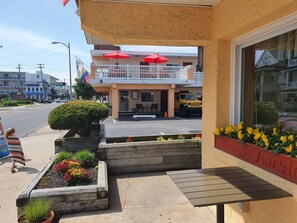 Exterior detail - The Coral Sands Motel (Ocean City)
