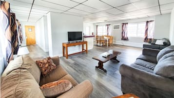 Apartment, 1 Bedroom, Kitchen, Partial Ocean View | Living room | 32-inch flat-screen TV with cable channels