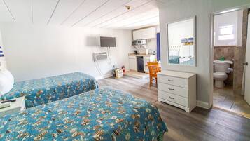 Family Studio Suite, Kitchenette | Blackout drapes, iron/ironing board, free WiFi