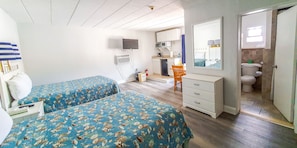 Family Studio Suite, Kitchenette | Blackout drapes, iron/ironing board, free WiFi