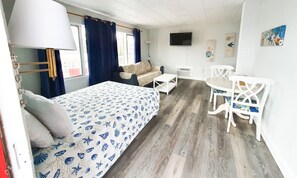 Deluxe kamer, 1 queensize bed met slaapbank | Verduisterende gordijnen, een strijkplank/strijkijzer, gratis wifi