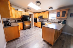 21 on 12 Family unit | Private kitchen | Mini-fridge, microwave, coffee/tea maker