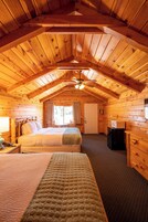 Cabaña estándar, 2 camas de matrimonio | Decoración individual, mobiliario individual, wifi gratis y ropa de cama