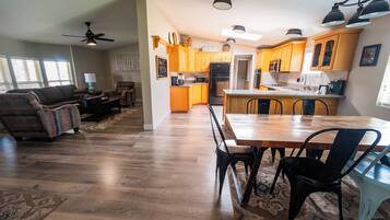 21 on 12 Family unit | Living area