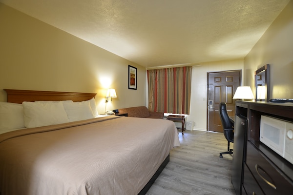 1 King Bed | Desk, laptop workspace, WiFi (free), bed sheets