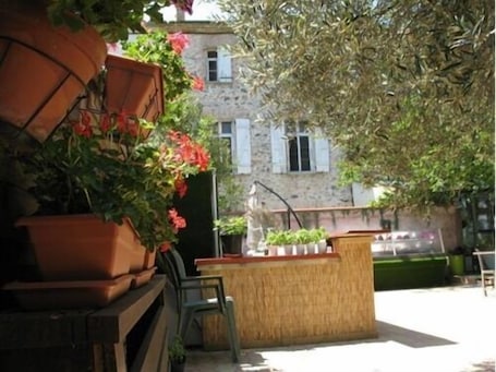 Exterior. La Maison de Verotte