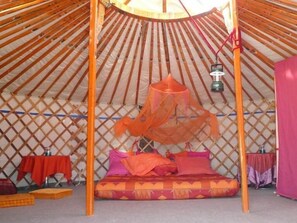 Bungalow Standard, salle de bains commune, vue jardin (Yourte )