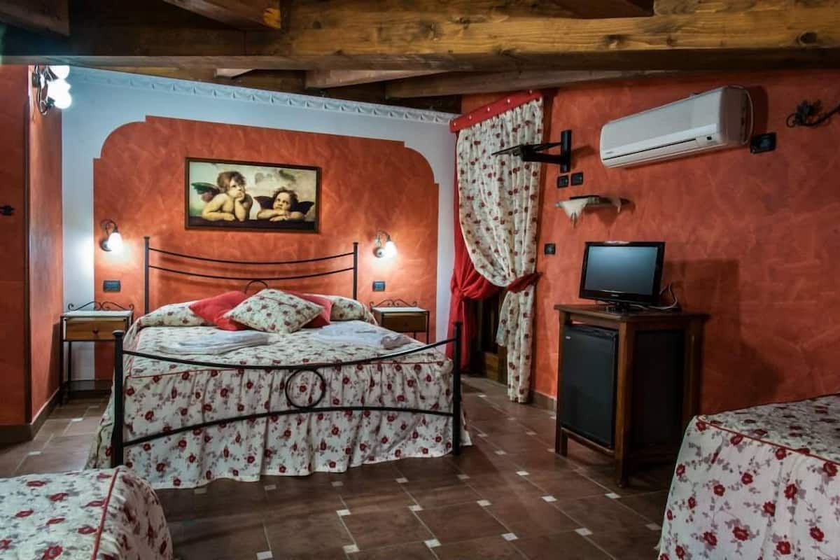 Quadruple Room | In-room safe, free WiFi