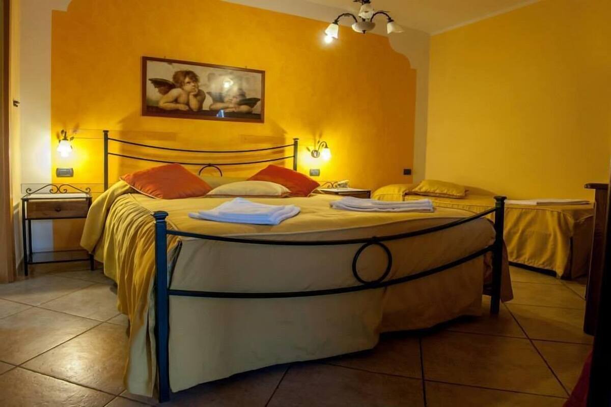 In-room safe, free WiFi