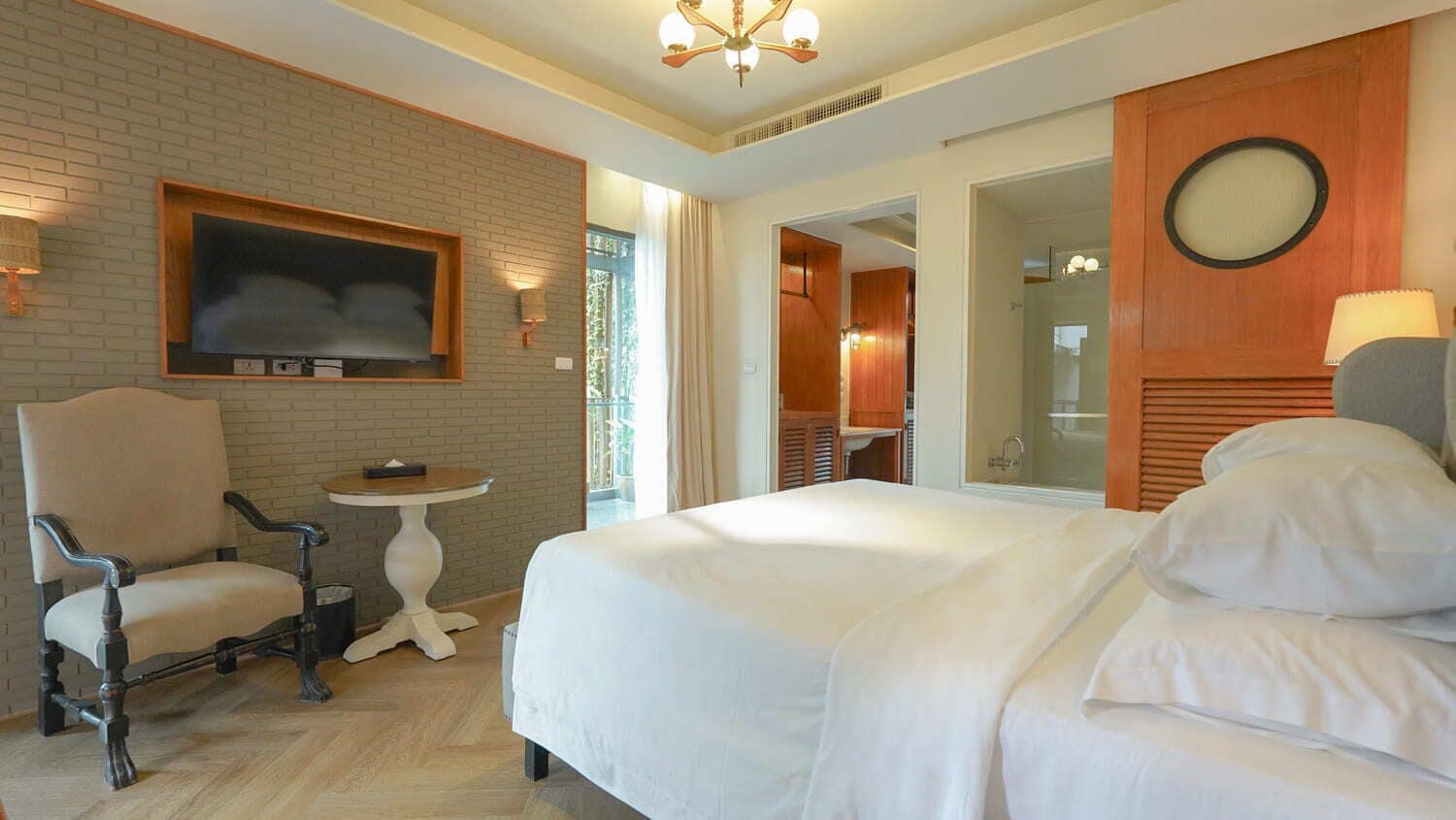 Coffres-forts dans les chambres, bureau, rideaux occultants