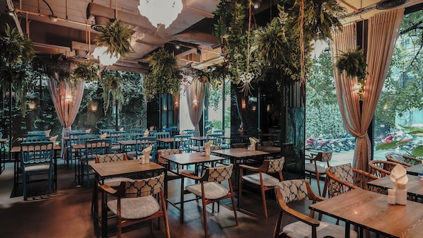 Café da manhã, almoço e jantar; culinária tailandesa