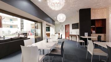 Breakfast and dinner served, pool views