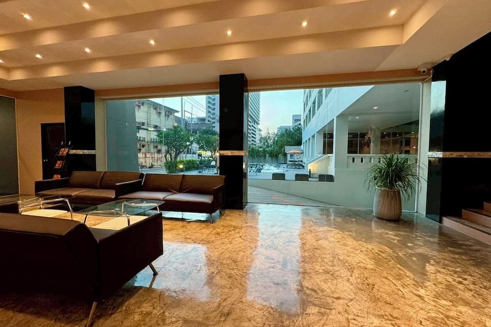 Crown Pattaya Beach Hotel