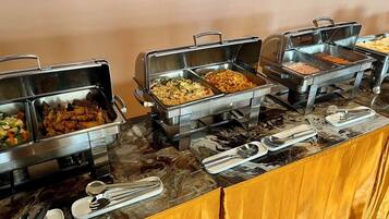 Desayuno buffet todos los días (con cargo)