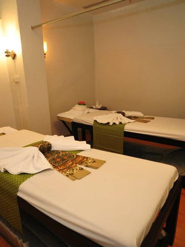 Soins corporels, soins d'aromathérapie, massages aux pierres chaudes