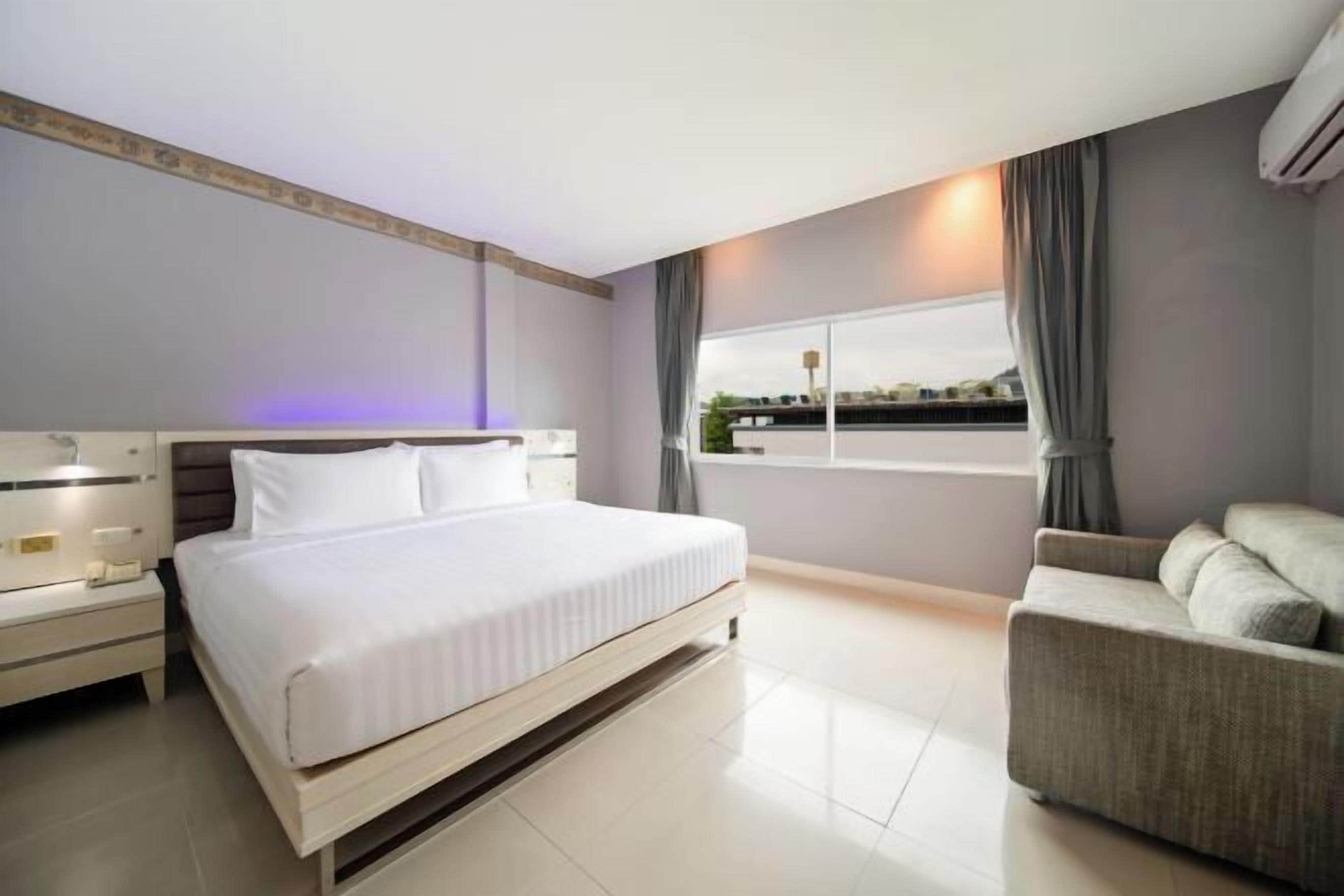 Premium bedding, in-room safe, desk, blackout curtains