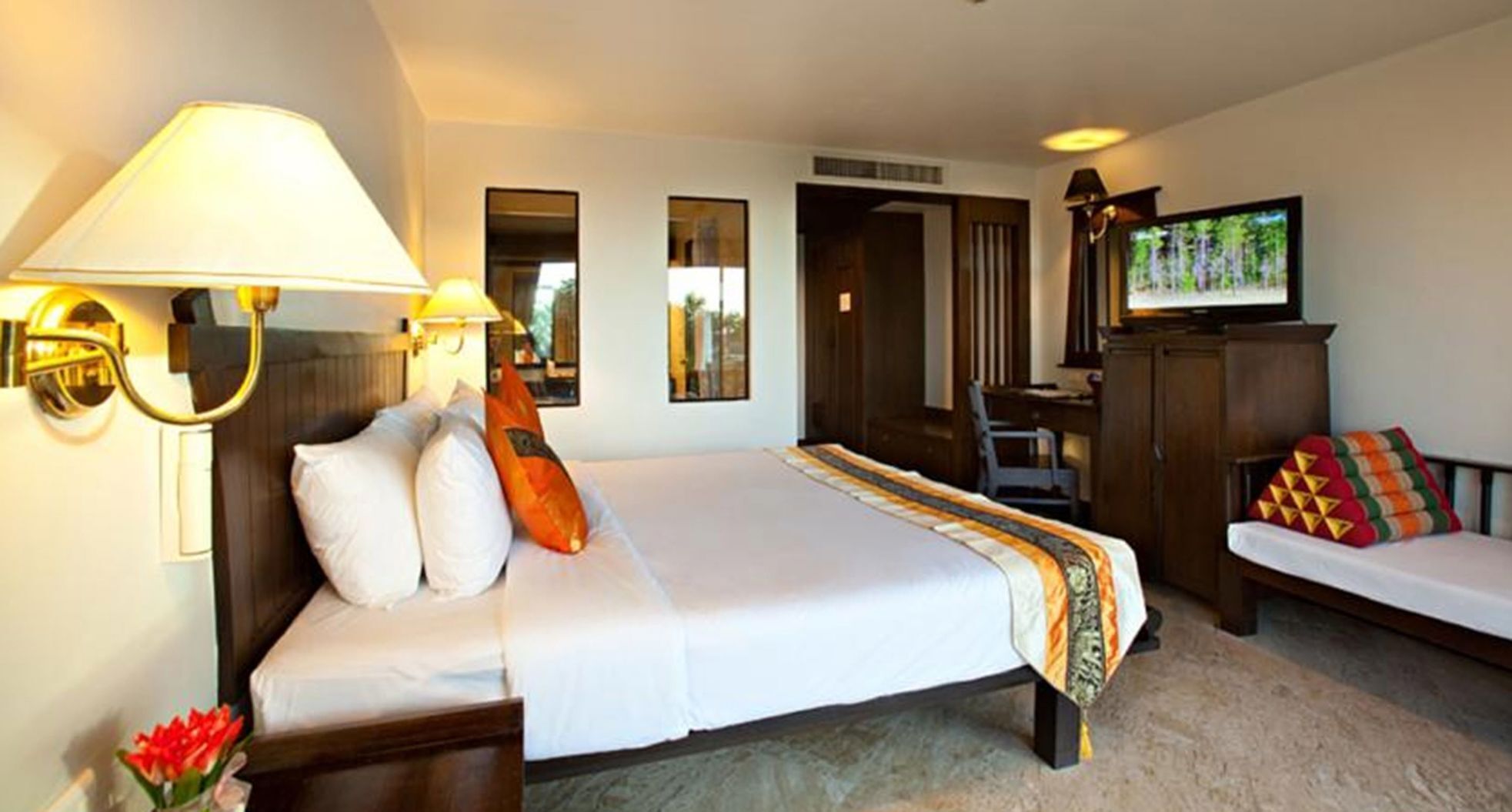 Minibar, in-room safe, free WiFi, bed sheets