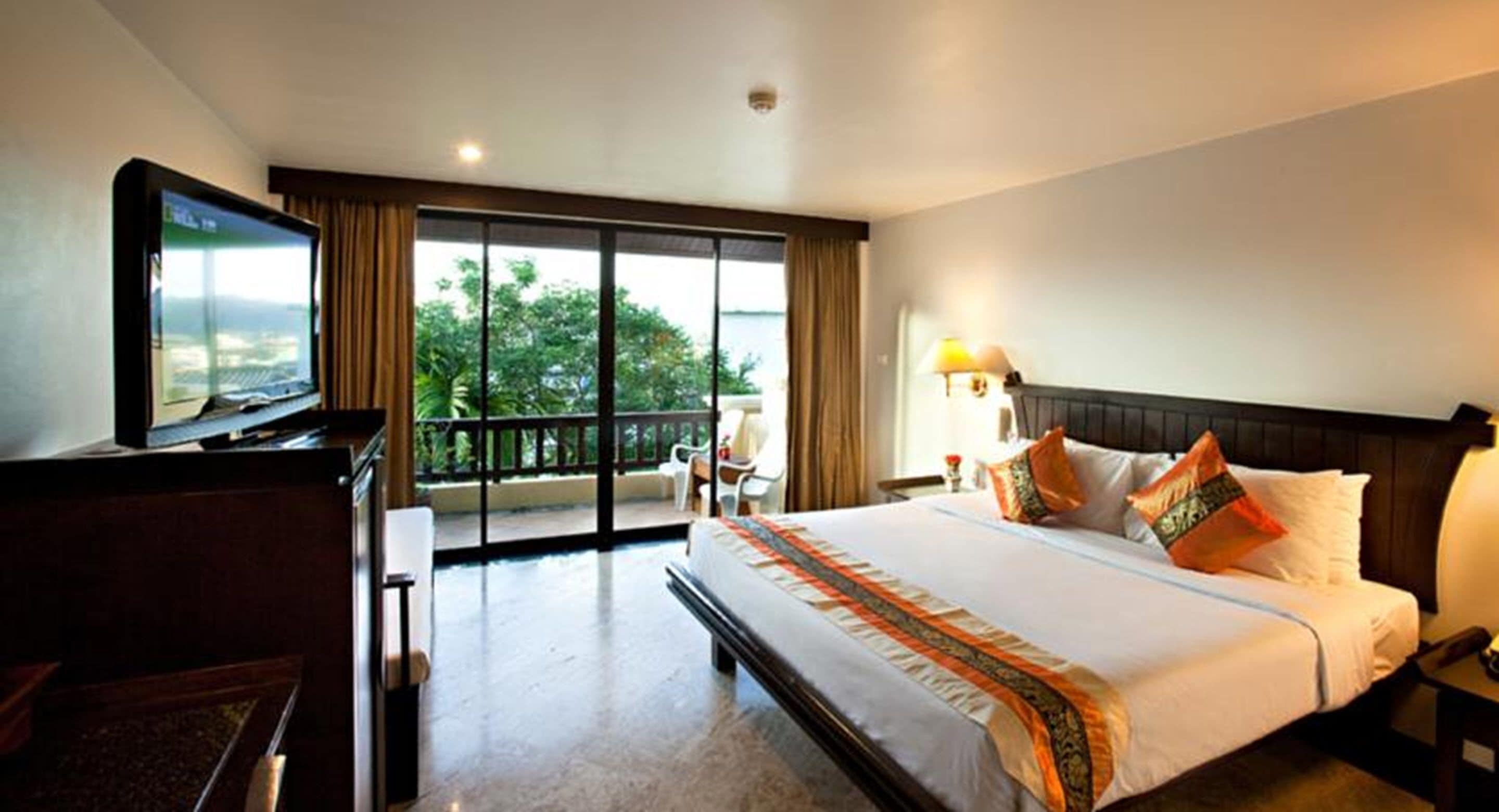 Superior Room, 1 Double Bed | Minibar, in-room safe, free WiFi, bed sheets