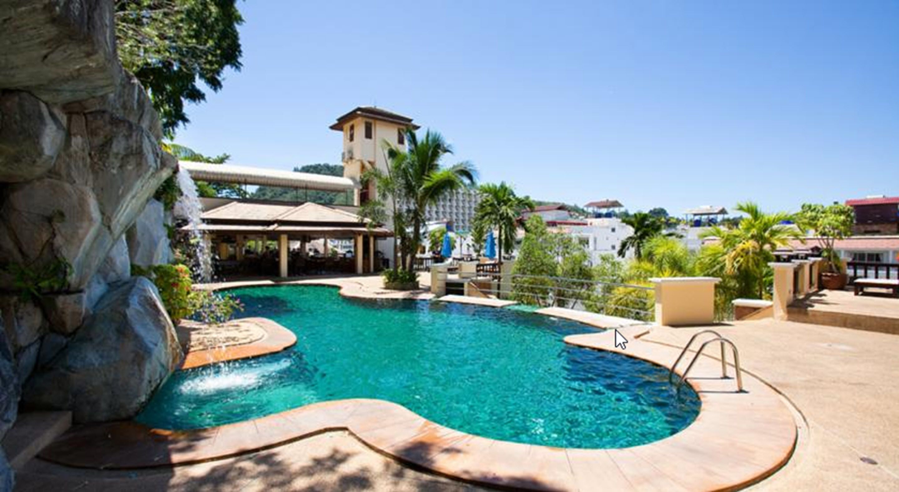 Outdoor pool, pool umbrellas, sun loungers