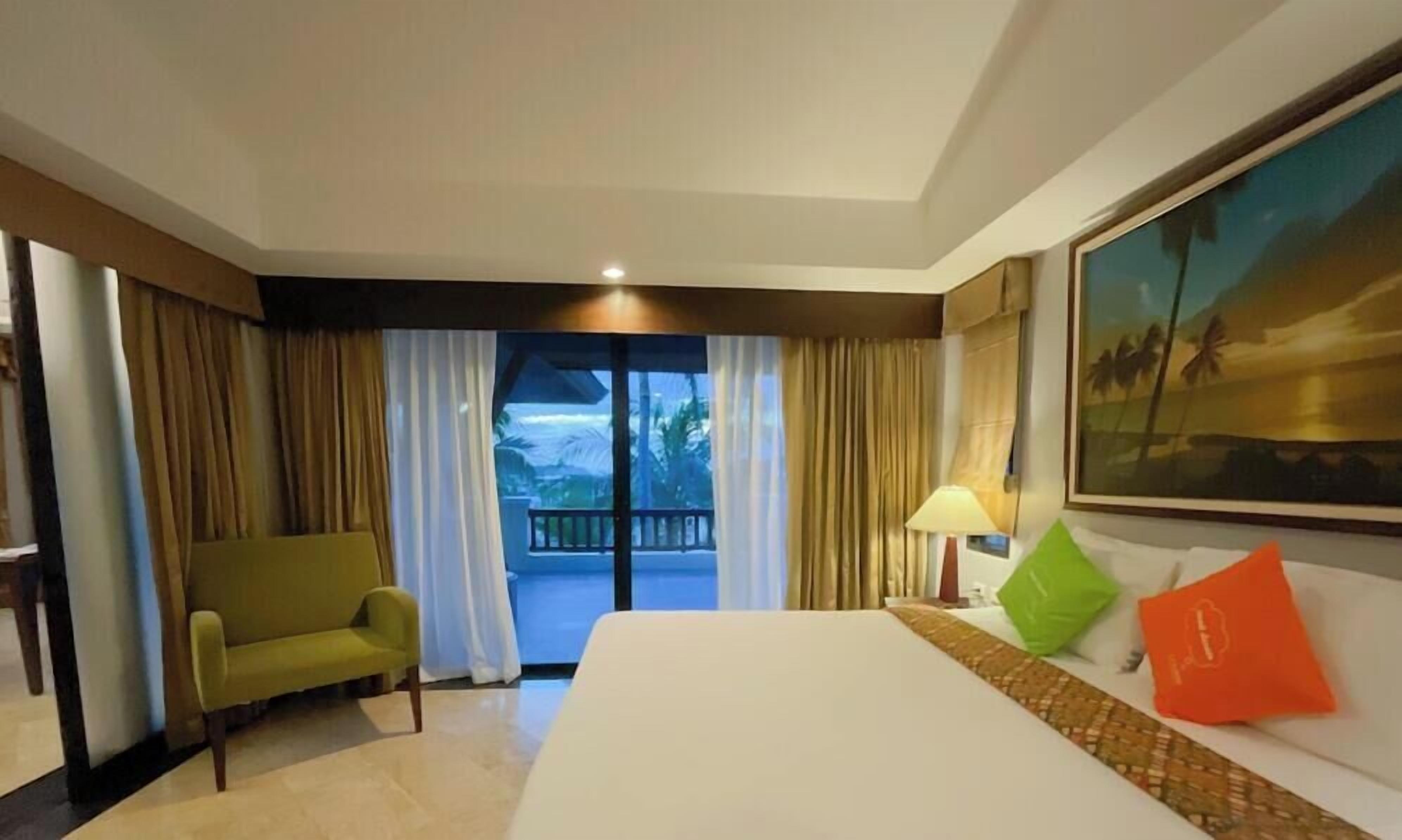Minibar, caja fuerte, wifi gratis y ropa de cama