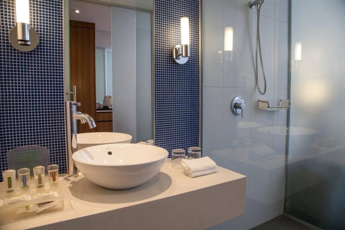 premium bedding, in-room safe, desk, laptop workspace