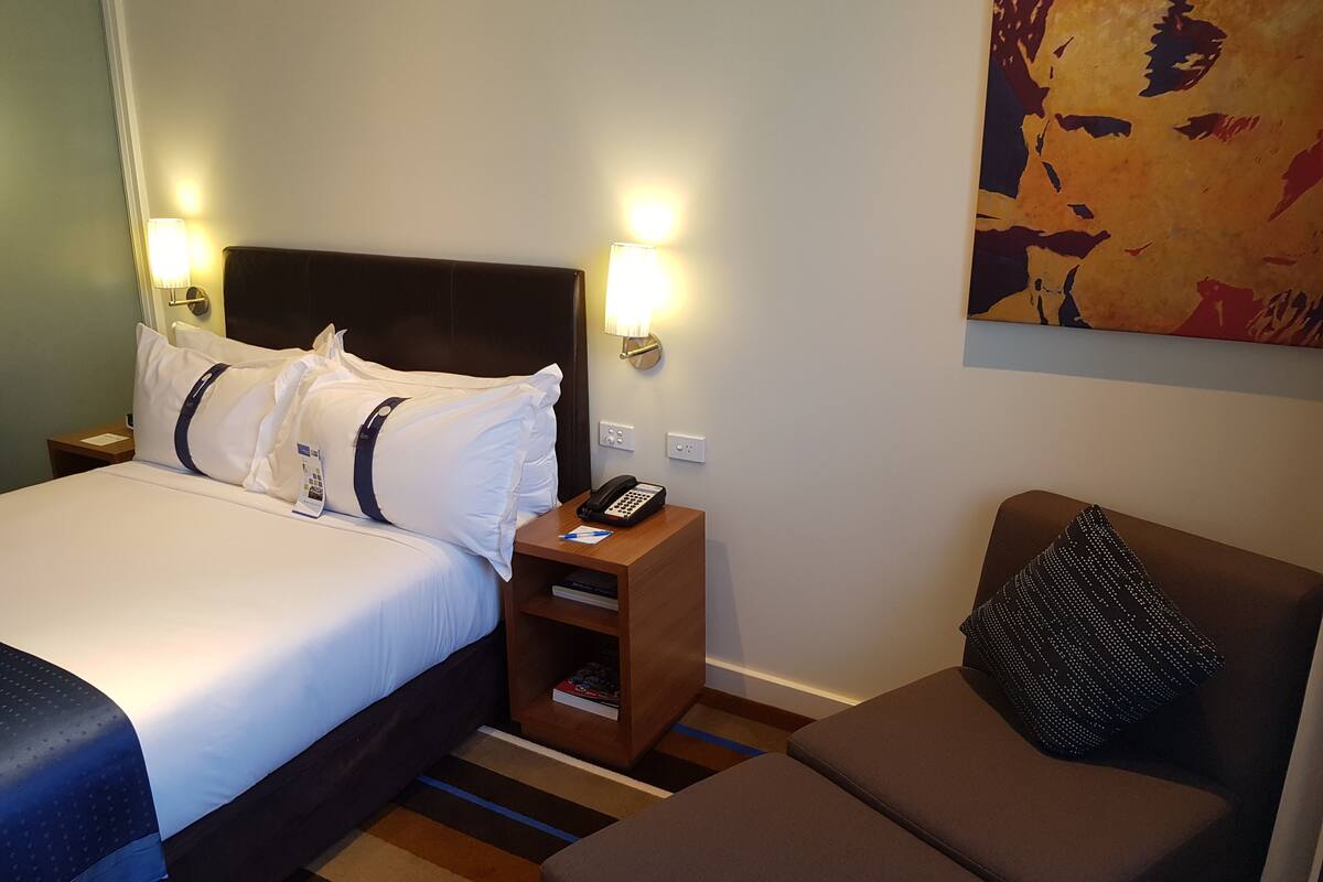 premium bedding, in-room safe, desk, laptop workspace