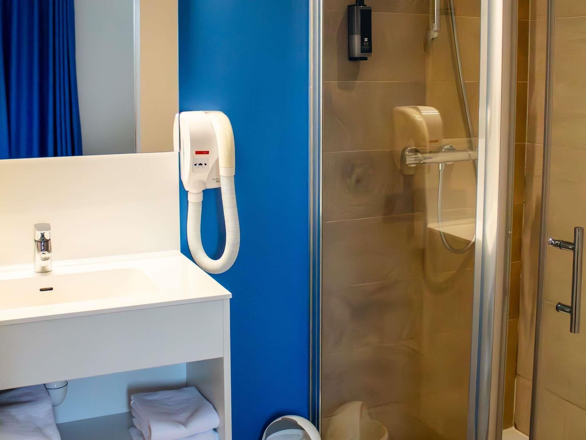 Standard Room, 2 Twin Beds | In-room safe, desk, blackout drapes, soundproofing