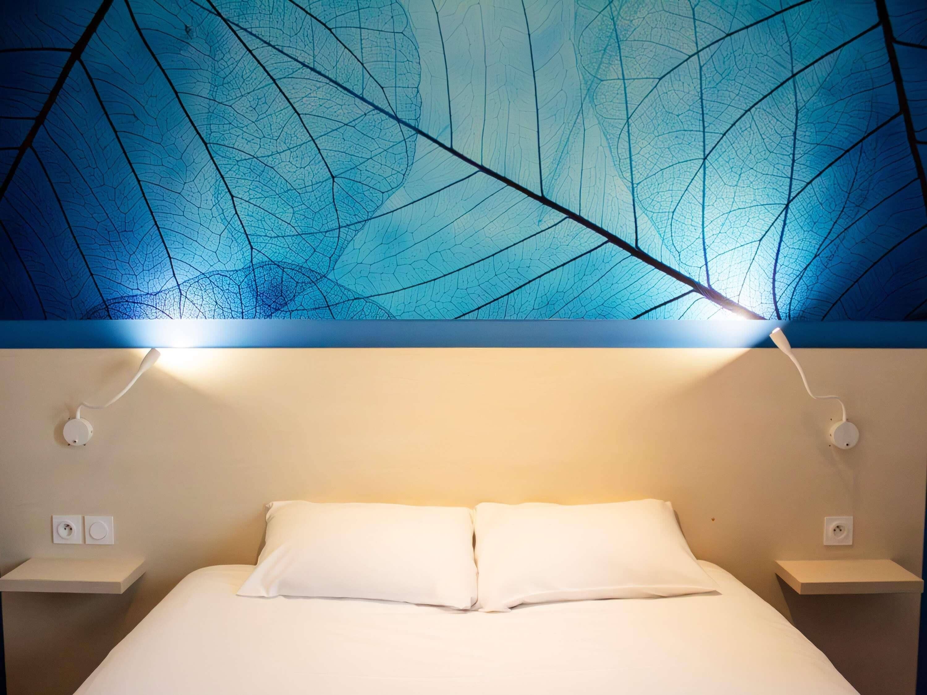 Habitación estándar, 1 cama matrimonial | Caja de seguridad en la habitación, escritorio y cortinas blackout 