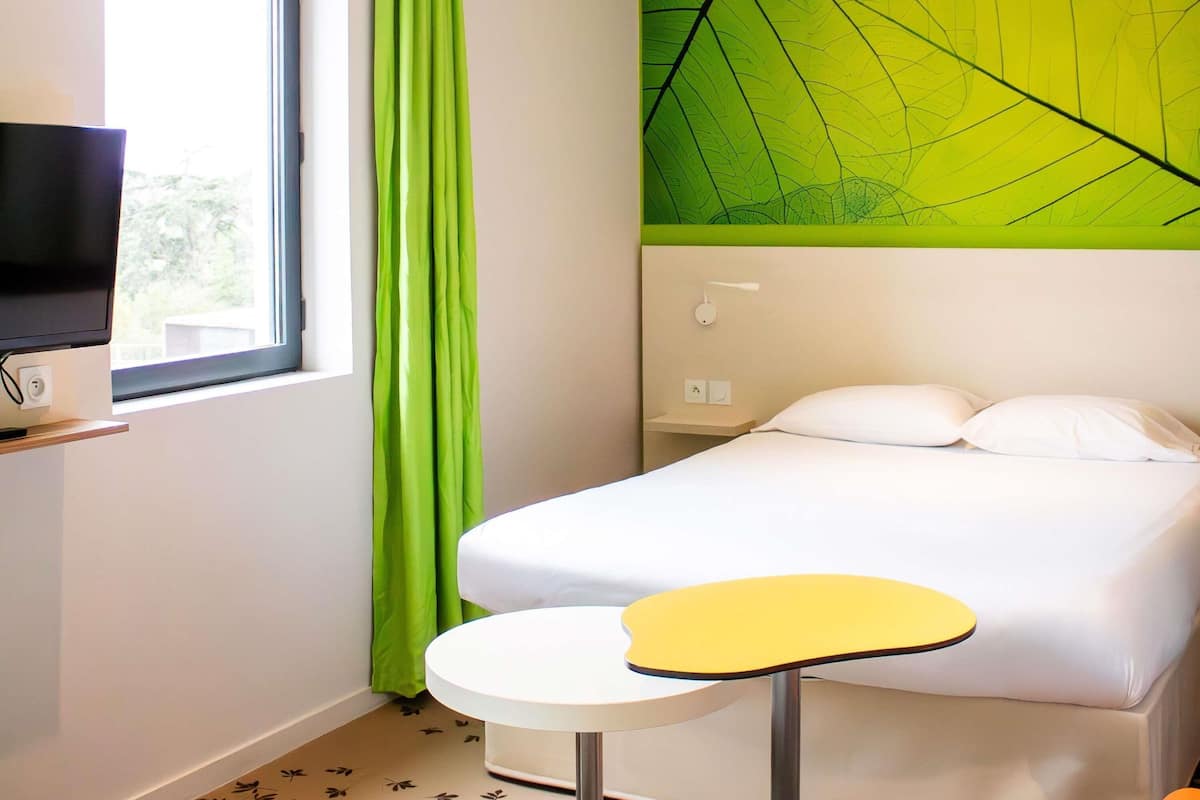 Standard Double Room, 1 Double Bed with Sofa bed | In-room safe, desk, blackout drapes, soundproofing