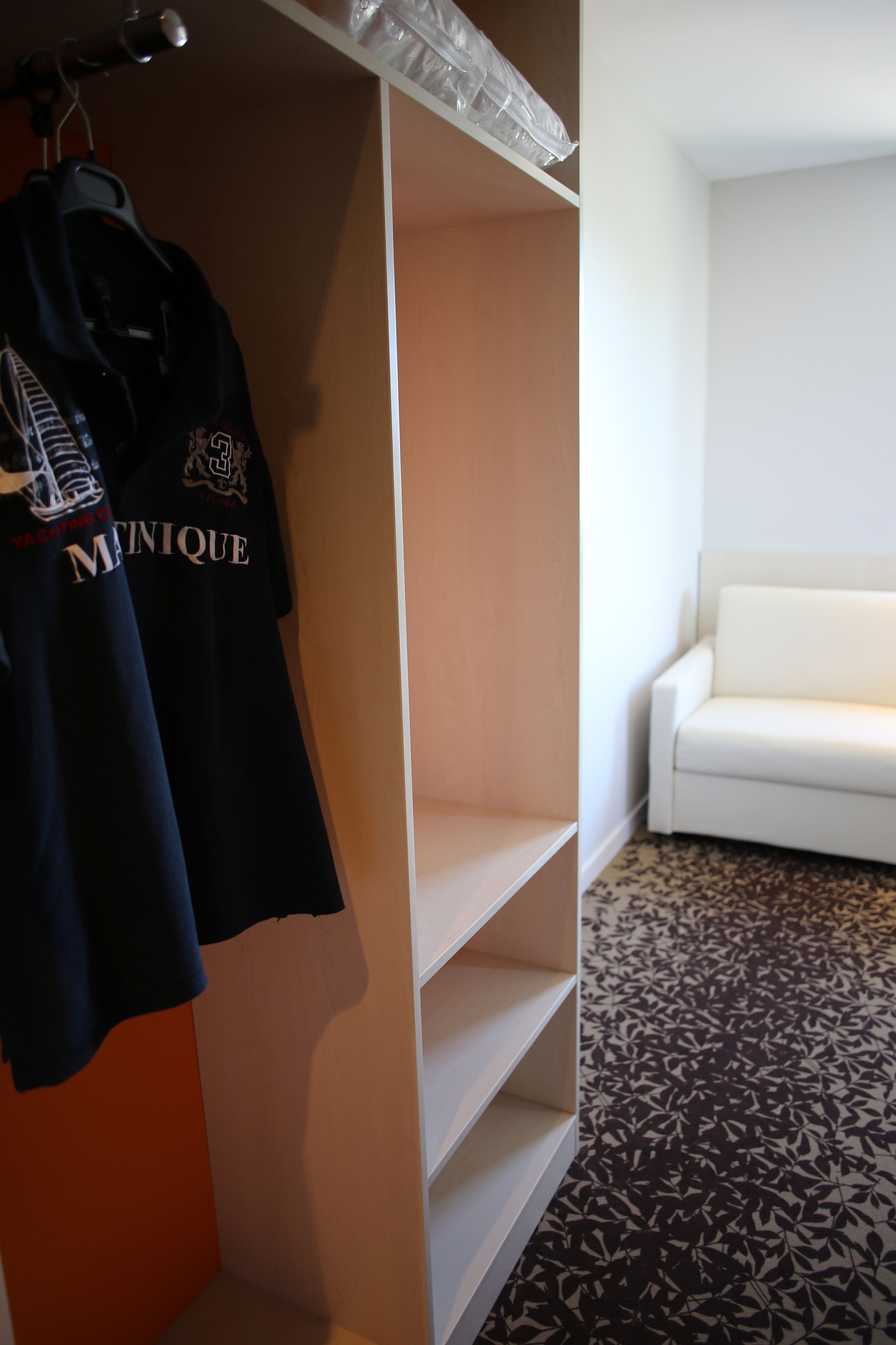 standard room, 1 double bed | in-room safe, desk, blackout curtains, soundproofing